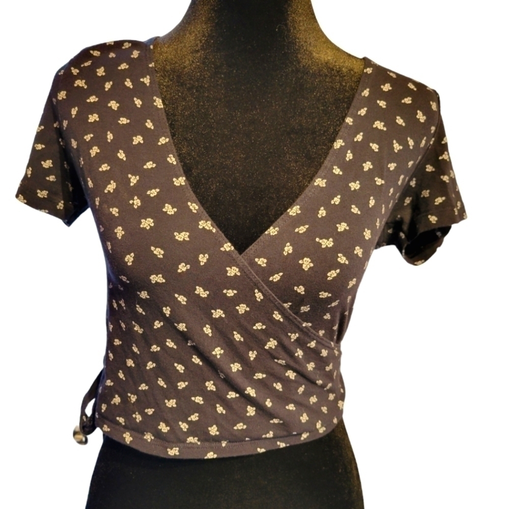 Brandy Melville wrap top black floral